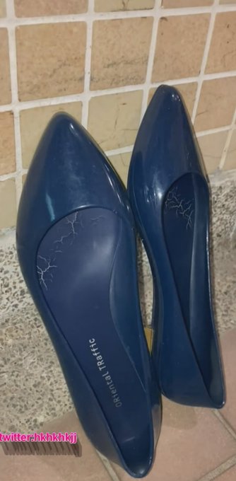 出山再戰 #5 雨天膠鞋  大雨不斷,不過跟蹤美女當然不能就此罷休! 找到獵物當然要嘗試拚一拚運氣, 最愛這類淫賤OL,真的讓人激動~ 看到這鞋果斷帶到樓梯射滿它💦  預覽片 : https://t.co/G0mQ6l9bHh  #扫楼<a href="/tag/%E5%8E%9F%E5%91%B3"class="tags"><span>#原味</span></a><a href="/tag/cumonshoes"class="tags"><span>#cumonshoes</span></a><a href="/tag/%E6%81%8B%E8%B6%B3"class="tags"><span>#恋足</span></a><a href="/tag/%E5%B9%B3%E5%BA%95%E9%9E%8B"class="tags"><span>#平底鞋</span></a><a href="/tag/%E6%89%AB%E6%A5%BC"class="tags"><span>#扫楼</span></a><a href="/tag/%E6%89%93%E8%83%B6"class="tags"><span>#打胶</span></a><a href="/tag/%E5%B0%84%E9%9E%8B"class="tags"><span>#射鞋</span></a><a href="/tag/cumflats"class="tags"><span>#cumflats</span></a>