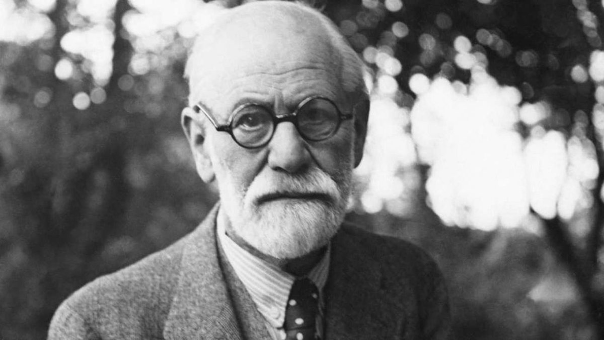 "No elegimos a los otros al azar. Nos encontramos con aquellos que existen ya en nuestro inconsciente". 

Sigmund Freud