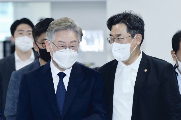 박찬대가 이재명과 권력이 아닌 정당한 권한을 갖고 당과 당원을 위해 일하게 해주세요.... 투표권도 없어서 죄송하다 박찬대 최고위원 꼭 되자