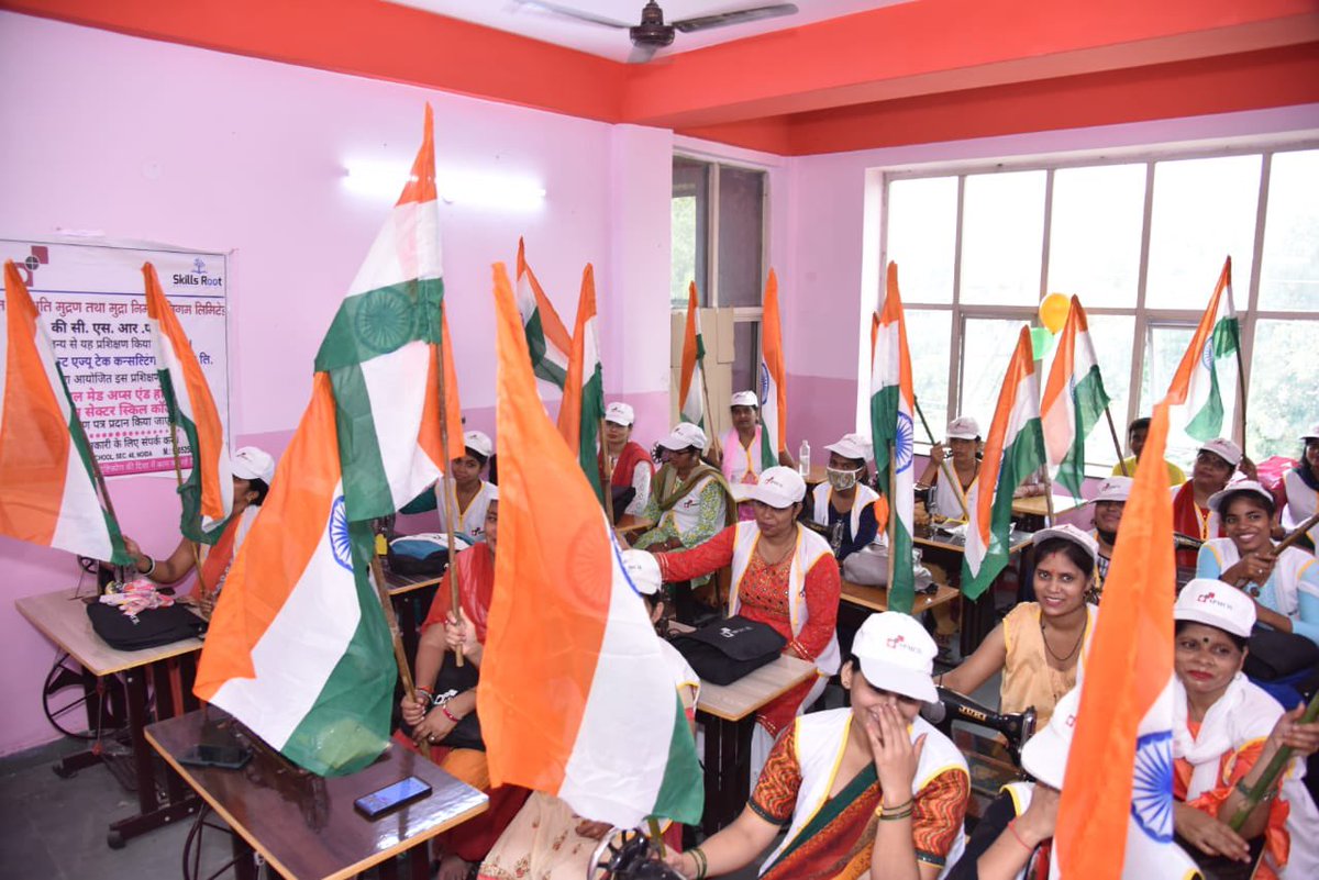 SkillsRoot's tweet photo. Celebrating Azadi ka Amrit Mahotsav  at our Skills Root Noida Training Centre @MOMAIndia #AKAMwithMOMA #AzadiKaAmritMahotsav #Skillsroot https://t.co/2oUd7JYi8m