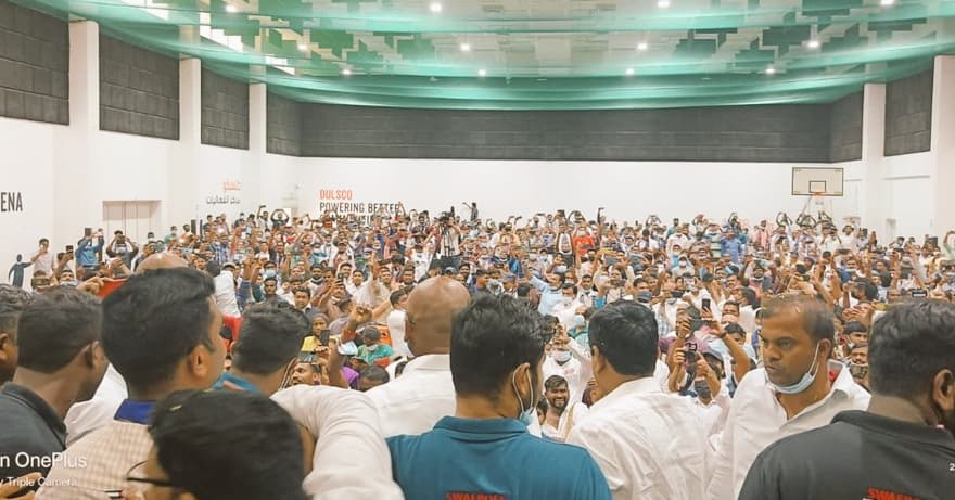 RanjithGowtha16's tweet photo. *ఒక్క రూపాయి ఆశించకుండ వారి వచ్చే జీతంతో ఏర్పాటు చేసిన గొప్ప ఆత్మగౌరవ అలయి-బలయి సభా చరిత్రలో సువర్ణ అక్షరాలతో లిఖించబడుతుంది. #RSPinDubai* 🐘💙✊🔥 https://t.co/tguZmHJ6AB