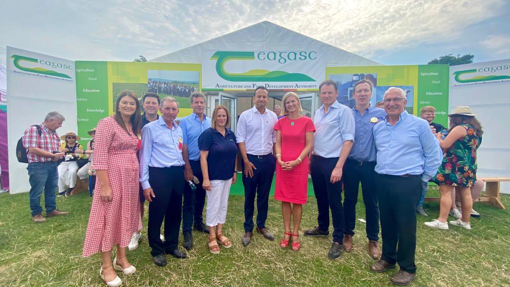 teagasc's tweet photo. Delighted to welcome Tánaiste Leo Varadkar, along with Ministers Charlie McConalogue &amp; Pippa Hackett to the Teagasc stand at the Tullamore Show. Also pictured are Liam Herlihy, Teagasc Chairman; Tullamore Show representatives and local Councillors John Clendennen &amp; Neil Feighery. https://t.co/8CS5CFWiob