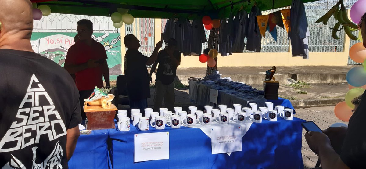 AEPCFA's tweet photo. #PuñoEnAltoLibroAbierto
Ya arrancamos hoy Domingo con nuestra Feria de Símbolos de la Cruzada Nacional de Alfabetización. 
➡️ Pueden visitarnos en #Managua,  edificio Armando Guido 1c abajo 1/2 al Lago. @VanegasEveling https://t.co/u3W1fHY2ru
