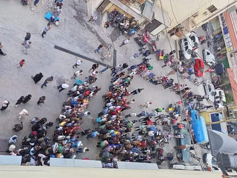 ReneeKakos's tweet photo. @marcuslemonis I work with an organization that raises money to help refugees. These are people waiting in line for hours in Lebanon just for bread. I give financially as much as I can, but I also give of my time to help make food baskets available to them, as well as raising awareness. https://t.co/P2FVKw9NJS
