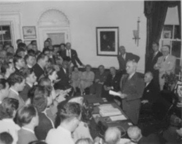 USMCMuseum's tweet photo. #OTD in 1945, President Harry S. Truman announces Japan's surrender in WWII.

Read more on our FB &amp; IG: @usmcmuseum

#USMCHistory #USMCMuseum #WWII https://t.co/ezLsb4f3iP