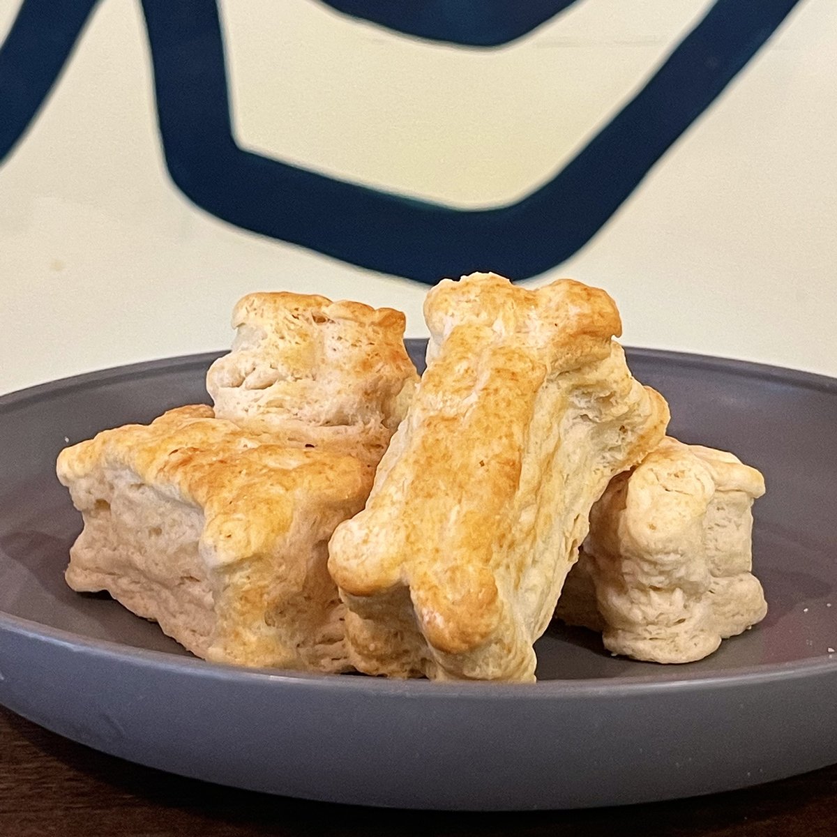 lostdogrescue's tweet photo. Biscuits, Bones, and Beagles, oh my! 🐶  100% of @preservationbiscuitco 's bone-shaped biscuits—made just for pups!—and a portion of The Queen biscuit sales will be donated to LDCRF, thru the end of the month! #beaglerescue #bringhomeabeagle #livelocalFC 

https://t.co/gXtwt9iJYA https://t.co/X9QOVTLNYr