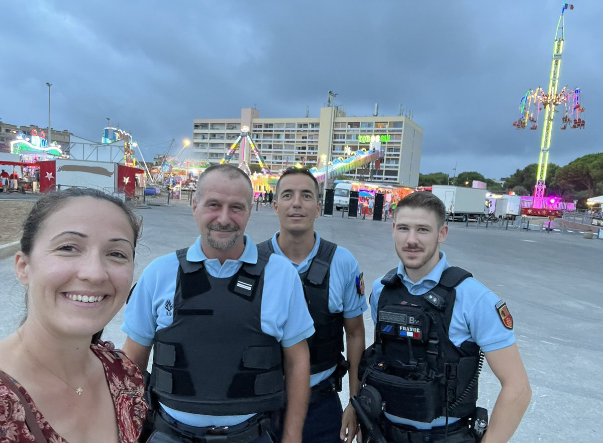 Au détour d’une balade nocturne🚶🏻‍♀️, rencontre avec les #gendarmes👮‍♂️ de Balaruc-les-Bains qui veillent sur la sécurité des vacanciers et leur permet de profiter sereinement des fêtes foraines et autres animations estivales. Bravo à eux 👏et merci 🙏🏼 pour leur bonne humeur !