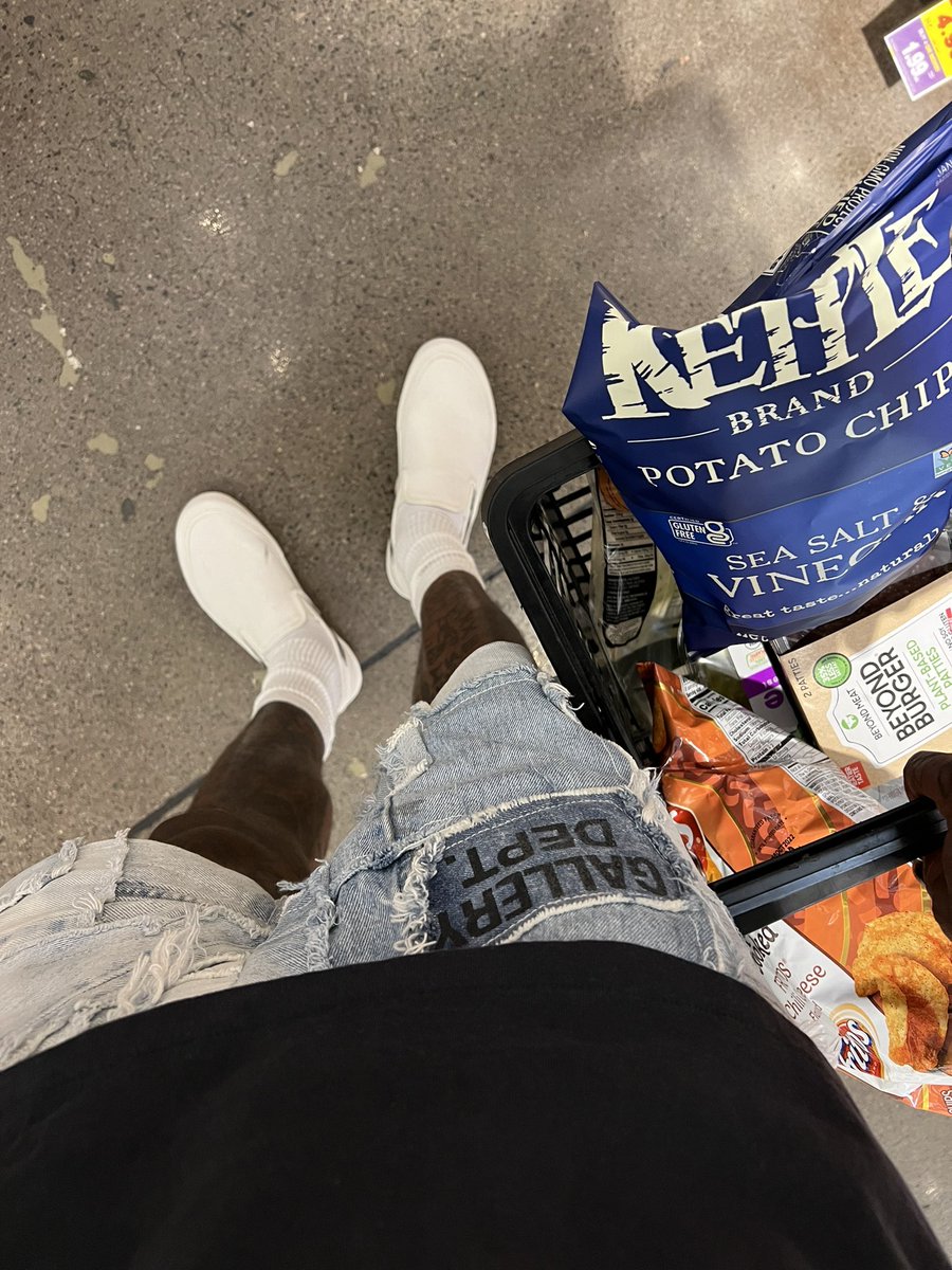 Boo Johnson tweet media