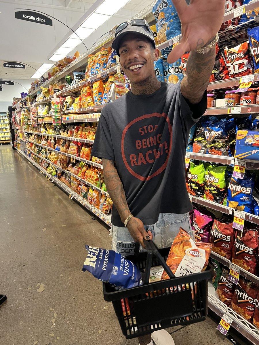 Boo Johnson tweet media