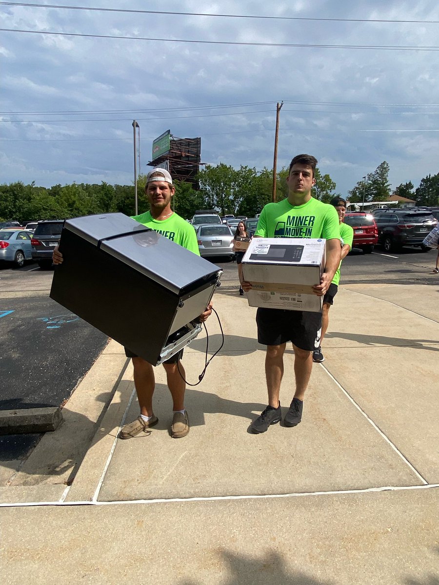 MissouriSandT's tweet photo. Thanks to @Minersports and @Miners_FB for bringing the muscle to move in. πͺβ#MinerMoveIn #MinerPride https://t.co/dWd90TvFgA