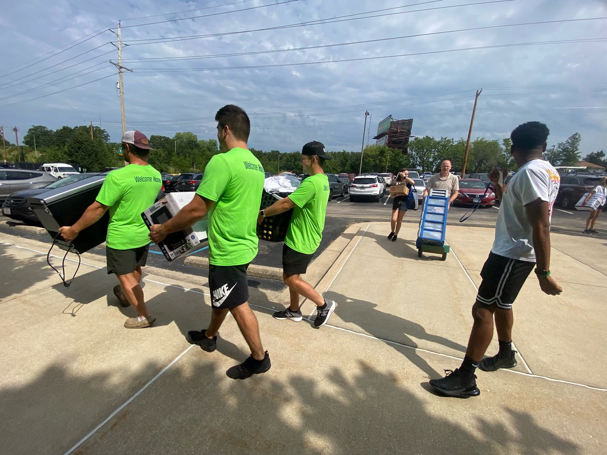 MissouriSandT's tweet photo. Thanks to @Minersports and @Miners_FB for bringing the muscle to move in. πͺβ#MinerMoveIn #MinerPride https://t.co/dWd90TvFgA