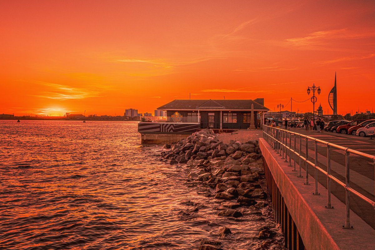 danwardle881's tweet photo. If this doesn’t motivate you to catch a sunset. Nothing will 🌅

#photo #sunset #fujifilm_xseries 

@TheBeachClubUK1 https://t.co/PTgv5k9qD2