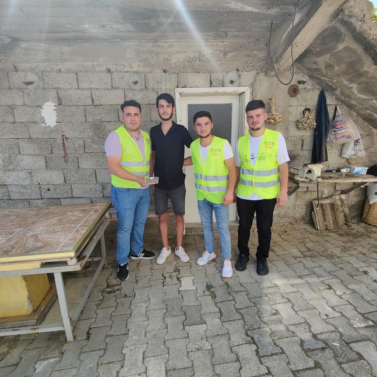 akgenczonguldak's tweet photo. Genç Kardeşlerimize Mutlu Günlerinde Ufak Bir Sürpriz 

Ak Partimizin Kuruluş Yıldönümü Münasebetiyle Gençlik Kolları Teşkilatlarımızla İlimiz Ve İlçelerimizde 14 Ağustos’ta 18 Yaşına Giren Genç Kardeşlerimizin Doğum Günlerini Kutladık.

🥰🤩🥰

#GençlerinPartisi21Yaşında https://t.co/QklIEGOHoR