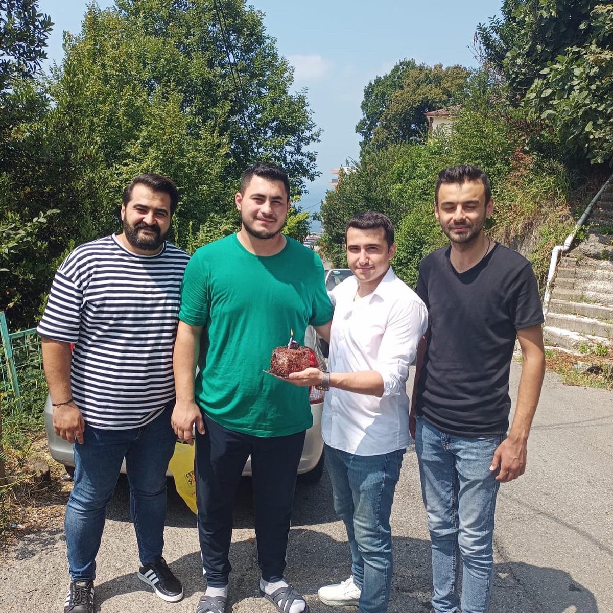 akgenczonguldak's tweet photo. Genç Kardeşlerimize Mutlu Günlerinde Ufak Bir Sürpriz 

Ak Partimizin Kuruluş Yıldönümü Münasebetiyle Gençlik Kolları Teşkilatlarımızla İlimiz Ve İlçelerimizde 14 Ağustos’ta 18 Yaşına Giren Genç Kardeşlerimizin Doğum Günlerini Kutladık.

🥰🤩🥰

#GençlerinPartisi21Yaşında https://t.co/QklIEGOHoR
