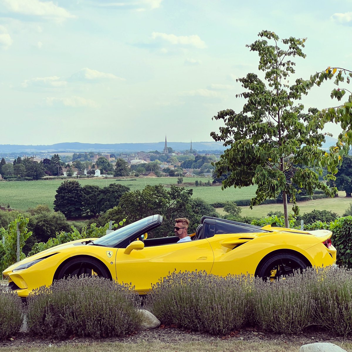 wesandpete's tweet photo. A gorgeous drive to Shropshire’s very own vineyard #ferrari #f8tributo #f8spyder #giallomodena #ferrariclub #carlifestyle #ferrarif8tributo #f8 #supercars https://t.co/0AYD26mtGq