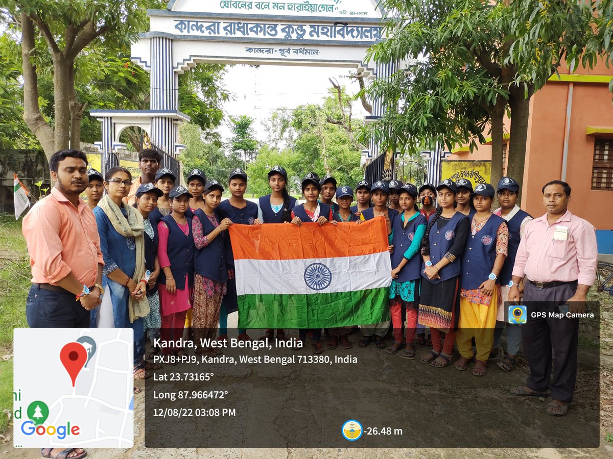NssKanta's tweet photo. NSS volunteers are celebrating #HarGharTiranga in college premises. @_nssbu @_NSSIndia @rdnss_kolkata https://t.co/Jo2aYmqnxN