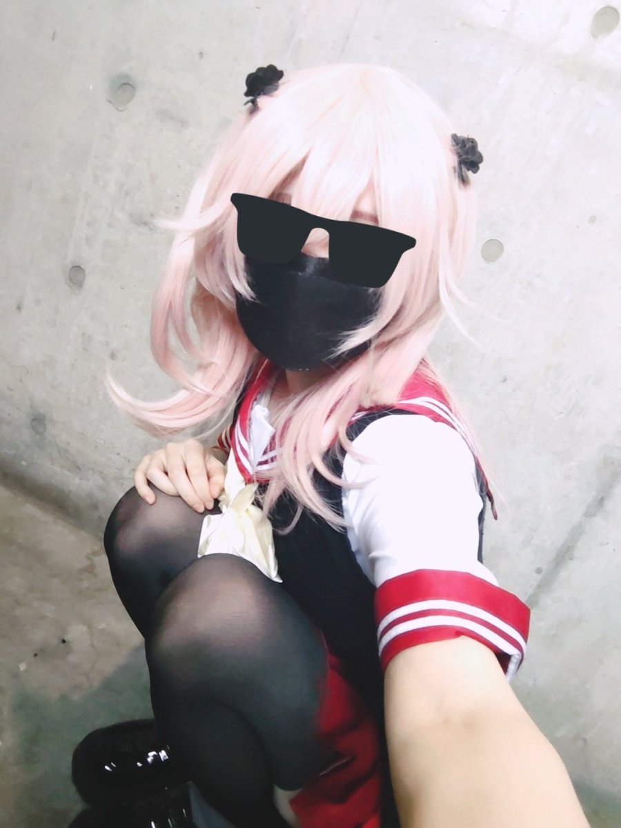 「コスプレ注意すぐニヤけるしちいさくないジュ…だけどたのしかった!!笑グラサンも準」|りあ🐼のイラスト