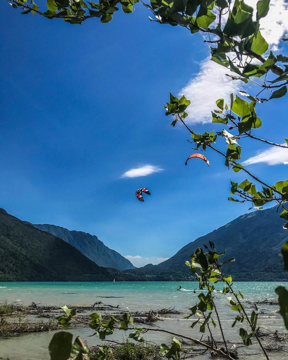 Between the seaside and the lakes, Italy is the perfect destination for those who love water sports.🌊 Discover the best locations for kitesurfing. ▶️ bit.ly/3pi30tL

<a href="/TurismoVeneto/">Visit Veneto</a> 

📷 IG  born2bfree_fiore

#LiveItalian #ilikeitaly #InsiderTips