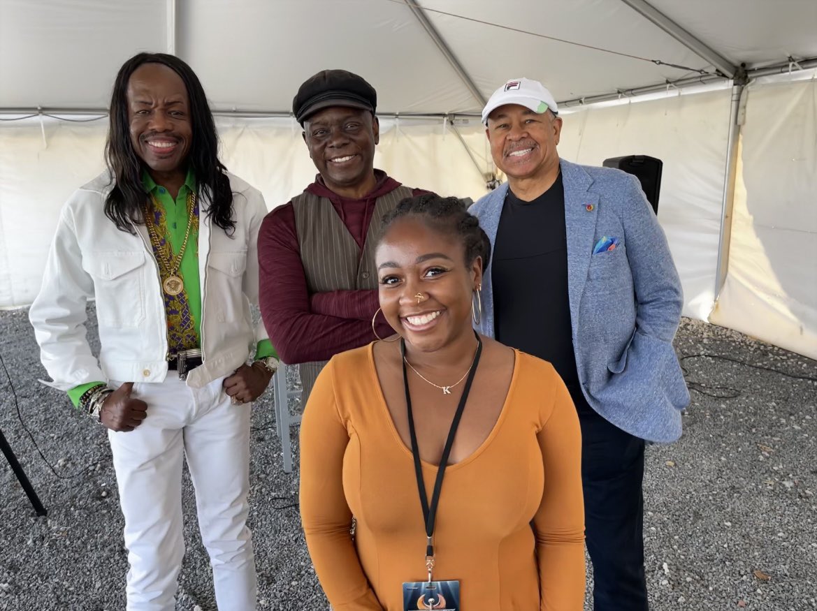 JanelleKendraa's tweet photo. Dreamed of going to their concert for years ..every minute was worth it ๐๐จ๐ฅ
#EWFVIP #EarthWindAndFire #miraculoussupernaturaltour https://t.co/ojw2tE64xy