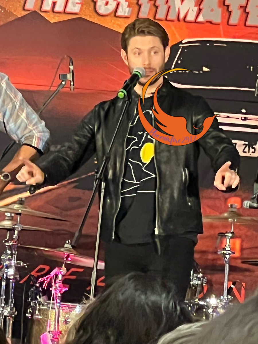 phoenixfire2912's tweet photo. #SPNDC #JensenAckles #GoldPanel https://t.co/nuldgT1mtV