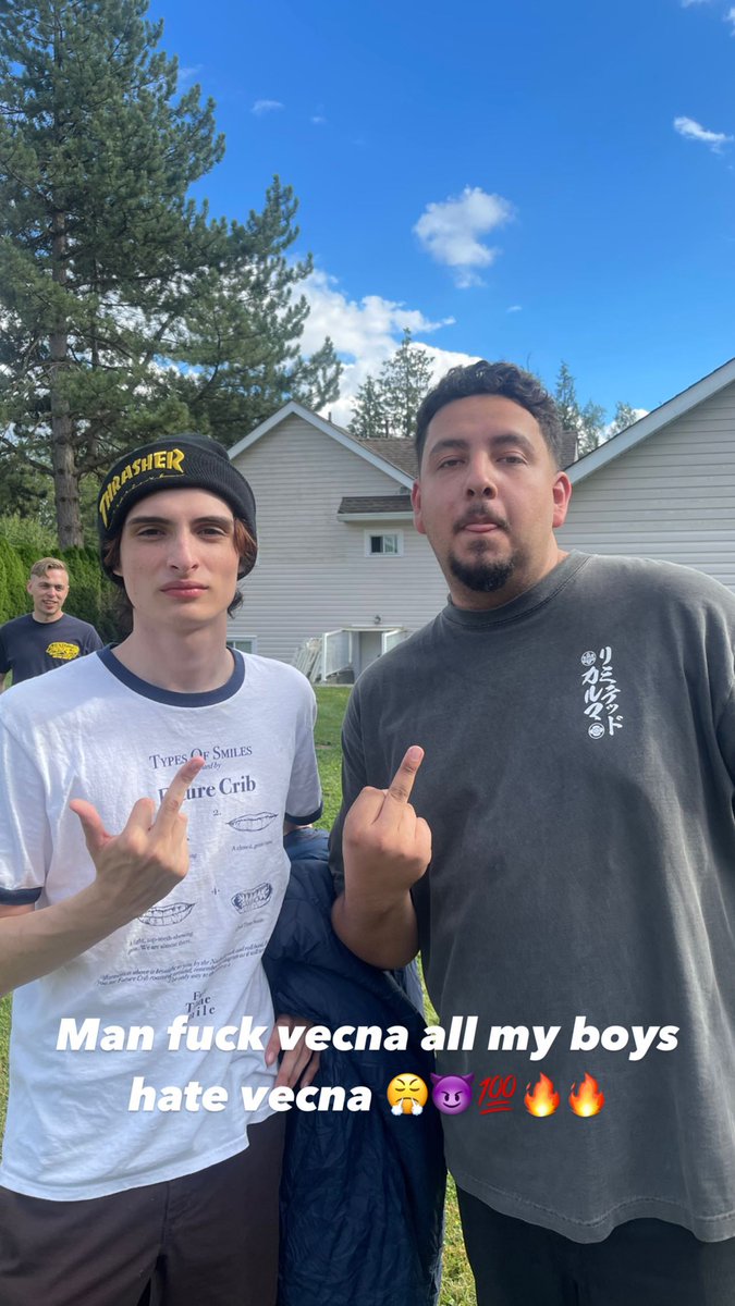 Finn Wolfhard with a fan at last night’s PMW Summer Touring show. 

📸: jefree_82 via IG story