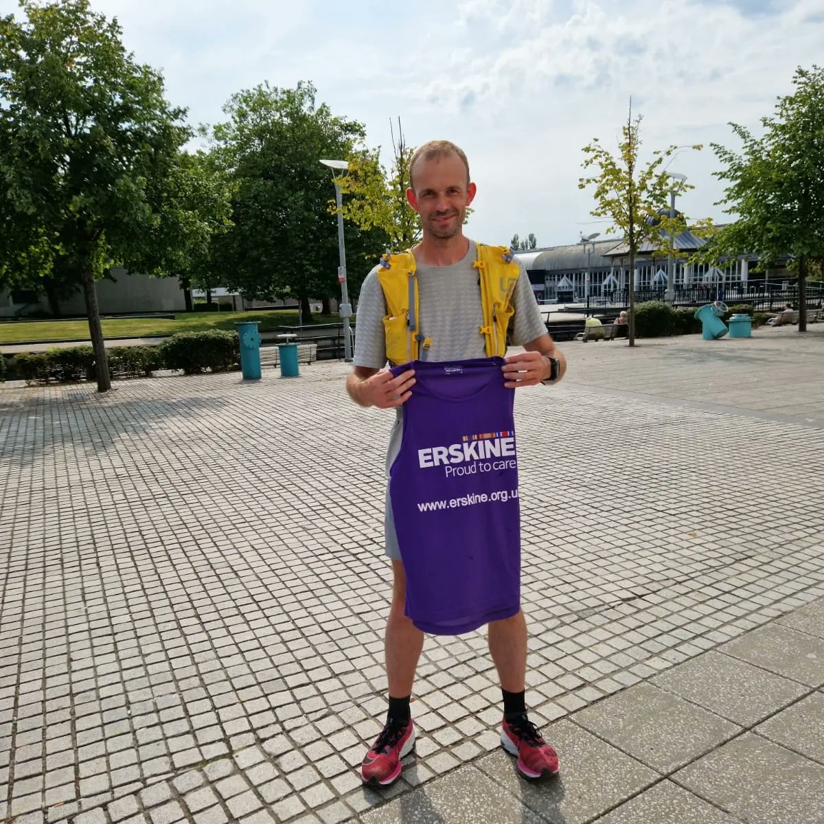 Spent a few hours stalking this guy on his final marathon. Ian has run 7 marathons in 7 days for the charity Erskine on probably the hottest week possible. An amazing achievement for a brilliant cause #marathon #running justgiving.com/fundraising/ia…