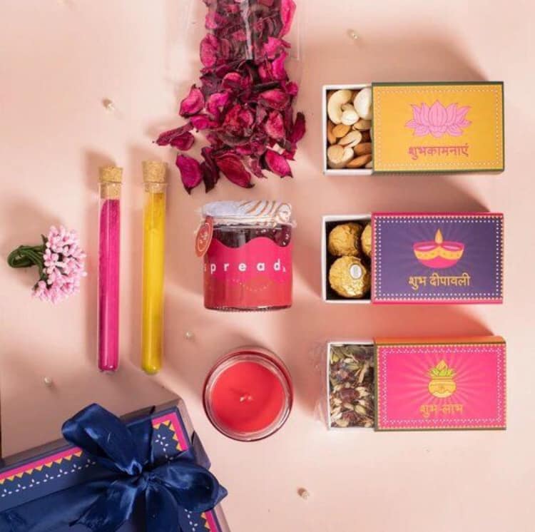 creativeshowz's tweet photo. We’re coming up with Karwachauth &amp; Diwali exotic gift hampers for your friends, family &amp; colleagues. 

Booking open now. DM to know more
#gifthampers #diwaligifting #Diwali #karwachauth https://t.co/bcvgdYld6T