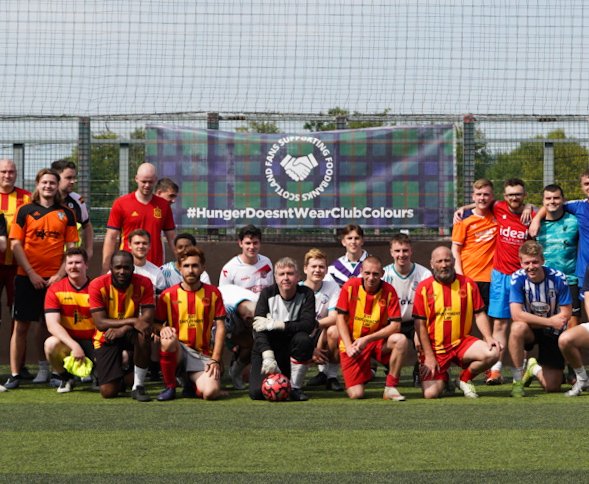 JagsForGood's tweet photo. The teams raised £332 and 10 bags of food for @Glasgow_NW_FB today❤💛🖤 
#hungerdoesntwearclubcolours https://t.co/rko4FQz4fC