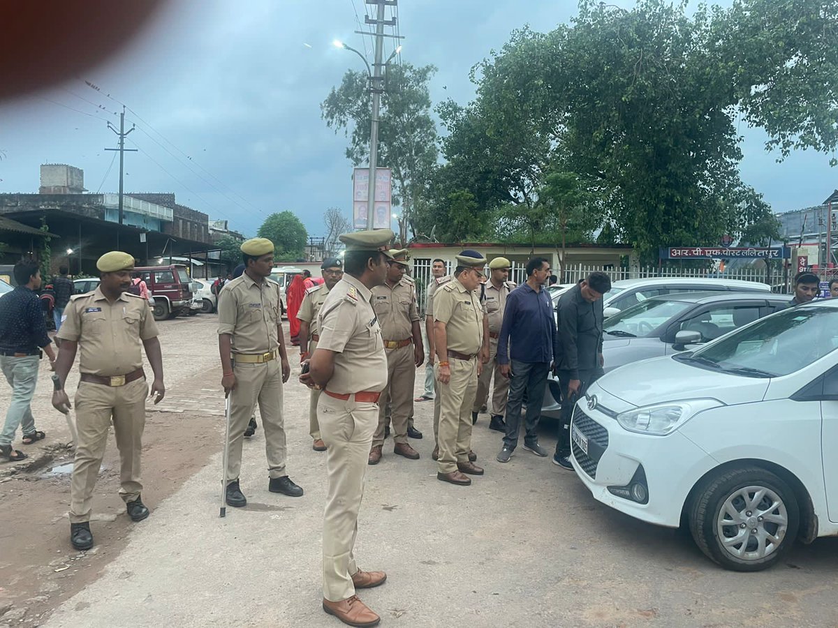 #SPLTP के निर्देशन में स्वतंत्रता दिवस की पूर्व संध्या पर भीड़भाड़ वाले स्थानों, रेलवे स्टेशन एवं समस्त थाना क्षेत्रों में शांति एवं सुरक्षा के दृष्टिगत होटल, ढाबा, एवं अन्य संदिग्ध स्थानों की सघन चेकिंग, अभियान चलाया गया तथा देर रात्रि तक सतर्कता बरतने हेतु निर्देशित किया गया है