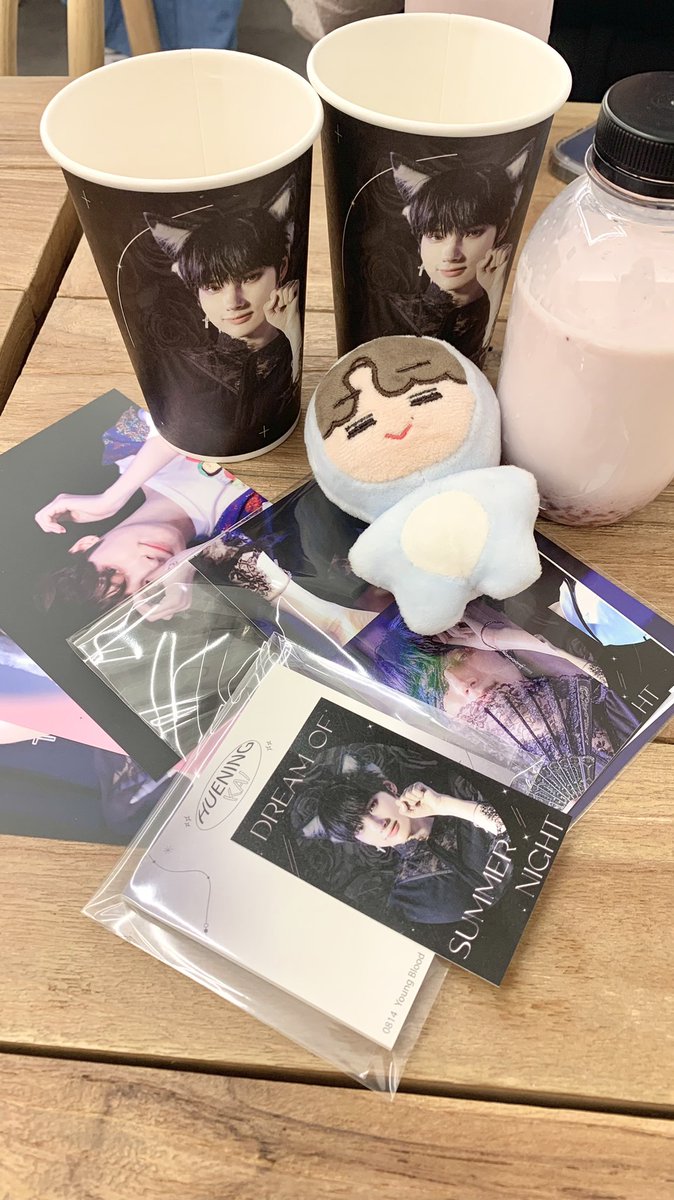 soup_ppp0's tweet photo. 말해뭐해.. 믿고 보는 휴냥이가 도배되어있는데 안 이쁠 수가 😭
전시회가 미쳐씀!! 럭드도 구성 완전 알차고 하나같이 사랑스러웠다 ᰔ

📍 브라운시티 본점
#Our_summer_night_HK 
#여름밤의_기억_휴닝카이 https://t.co/J7obaq53ga
