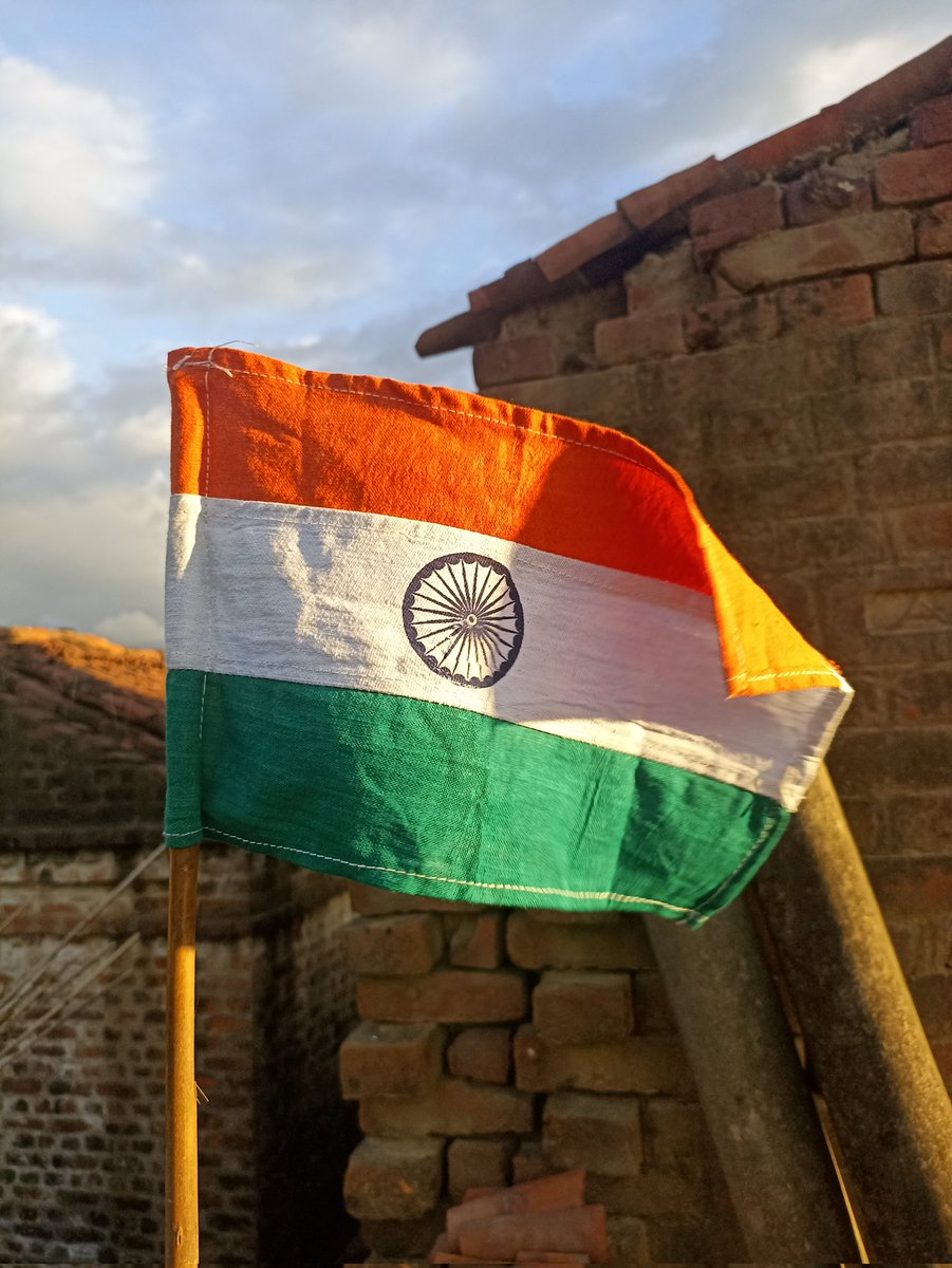 srpnrahulranjan's tweet photo. देश की आन बान सान है तिरंगा l
हर घर तिरंगा अभियान I
#AzadiKaAmritMahotsav
#azadikaamritmahotsav2022
#Srpn
#Sheikhpura
#Bihar
#indipendenceday https://t.co/YZ8Qvn2d2w