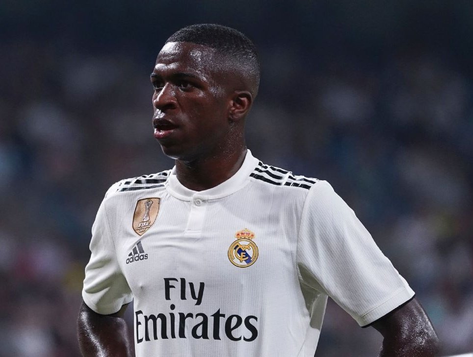 Cristiano Ronaldo y Vinicius Junior.

Llegaron y no consiguieron ningún título en su primera temporada, ambos ganaron su primera Champions League en su cuarta temporada, los dos hacen rabiar a los máximos rivales.

Vini es el verdadero sucesor.