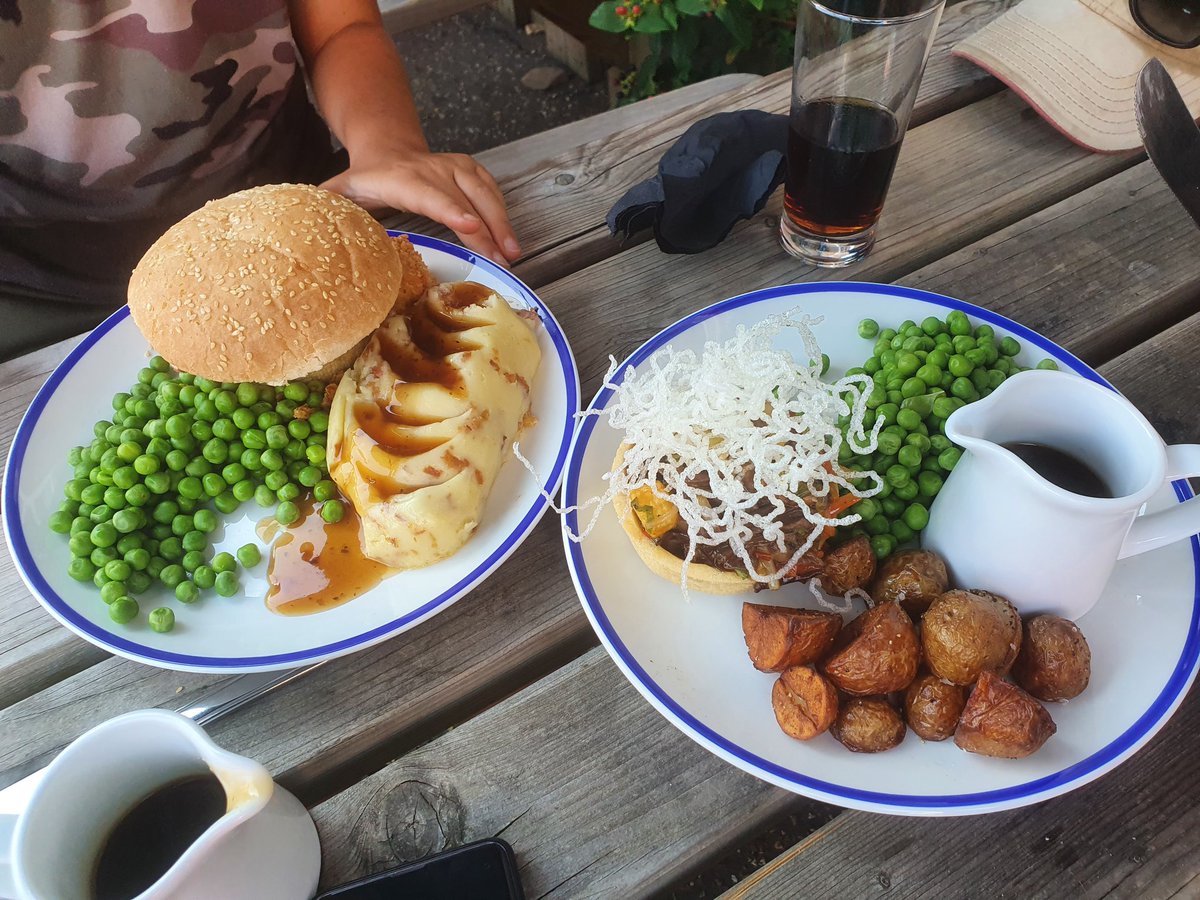 Lovely meal at the local pub what glamper could resist 😋 #summer #pie and mash