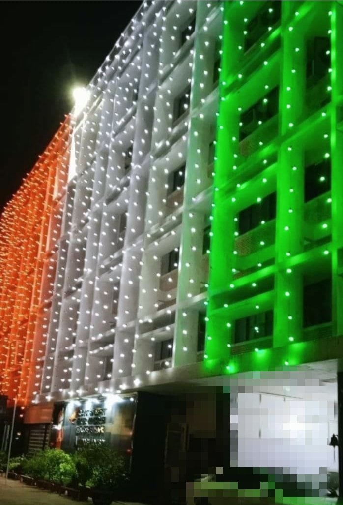 airindia's tweet photo. #FlyAI:  As part of #AzadiKaAmritMahotsav celebrations, the Air India buildings at Nariman Point, Mumbai and in Delhi are illuminated with the Tricolour theme to commemorate the 75th anniversary of India's Independence. https://t.co/T9apySSNn1