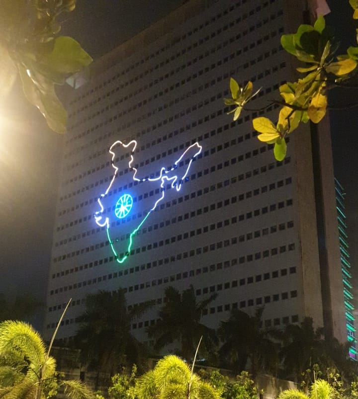 airindia's tweet photo. #FlyAI:  As part of #AzadiKaAmritMahotsav celebrations, the Air India buildings at Nariman Point, Mumbai and in Delhi are illuminated with the Tricolour theme to commemorate the 75th anniversary of India's Independence. https://t.co/T9apySSNn1