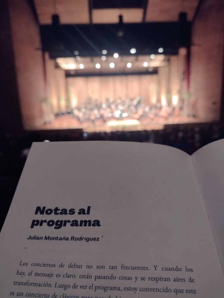 MaCamilaFlorez's tweet photo. Los conciertos de debut no son tan frecuentes. Y cuando los hay, el mensaje es claro: están pasando cosas y se respiran aires de transformación. @Filarmed https://t.co/4HE013acDq