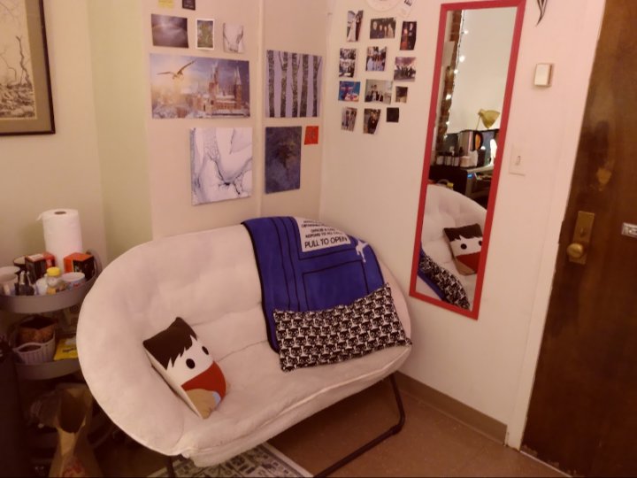 HannahJoyce00's tweet photo. @danielhowell Senior year dorm decor ✨ https://t.co/kabvl8L66w