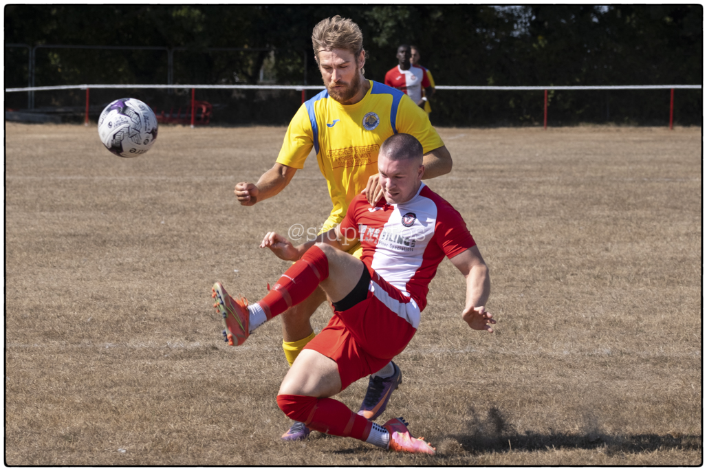 SjdDear's tweet photo. On a scorched pitch, red hot Folland sports put 3 to 1 against Newport fc @Newport_IW_FC @islandecho @WessexLeague @FollandSportsFC @EnglandFootball @HampshireFA @hmdrudge  @newportFan123 https://t.co/bG883pAQ3S