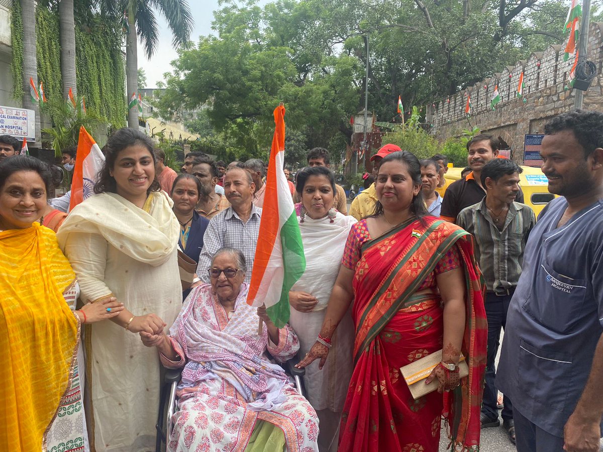 darya_ganj's tweet photo. #harghartiranga #AzaadiKaAmritMahotsav #azadikaamritmahotsav2022 #AzadiKaAmritMahotsov @GautamGambhir @AmitShah @narendramodi @manishseth @HardeepSPuri @Daryaganjresid1 @daryaganjrwa @ManojTiwariMP https://t.co/ClG6Hd8gYB