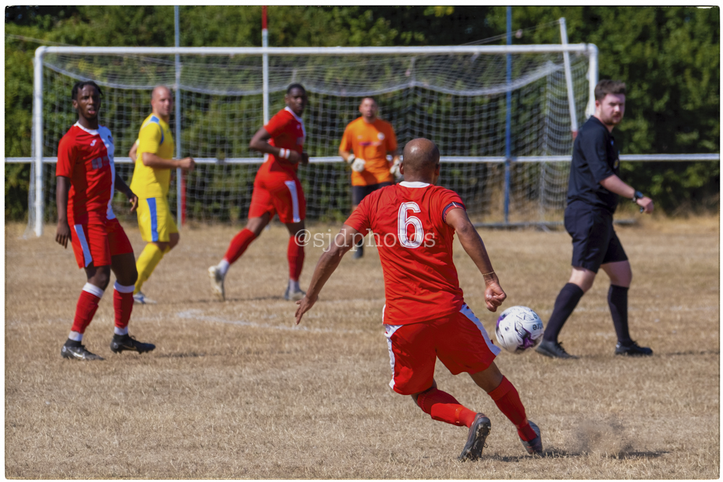 SjdDear's tweet photo. On a scorched pitch, red hot Folland sports put 3 to 1 against Newport fc @Newport_IW_FC @islandecho @WessexLeague @FollandSportsFC @EnglandFootball @HampshireFA @hmdrudge  @newportFan123 https://t.co/bG883pAQ3S