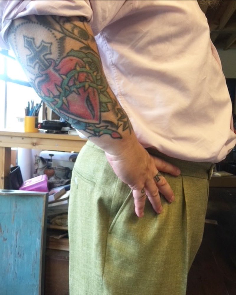 NewsfromBedlam's tweet photo. Revisiting one of our all time fave #SummerSuits - linen/silk mix, lined in silk. The mix of fibres gave the green a marl effect. It was as fresh & crisp as a Cox apple, commissioned by Steve, great pal &candidate for Bedlam client with the most #bespoke #tailoring #commissions https://t.co/sANcONaEbl