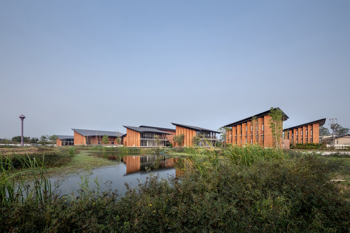 Adamshomesales's tweet photo. These #structures each feature some unique #architecturaldesign elements in their individual layouts.  https://t.co/YYxY8REbLC https://t.co/fbCahZxWGI