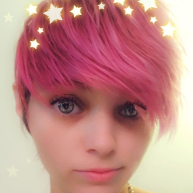 PrincessLux915's tweet photo. Me without freckles. I'm still not sure if I like it or not. https://t.co/91Ikwoon4K