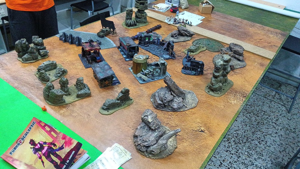 Habemus_Ludum's tweet photo. #quedadashabemusludum 
Seguimos jugando y apoyando @Punkapocalyptic 
El V Reich sigue sin poder ganar a los mutardos.
#quedadashabemusludum 
#Punka #Punkapocalyptic #VReich #Mutardos #Elparamo #Postapocalyptic #Wargames #wargaming  #Warmongers #madmax https://t.co/wDVbZqIXdr