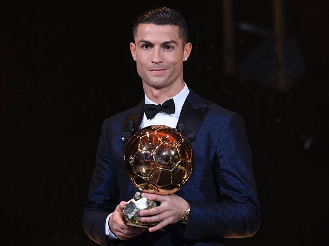 TheBallZoneX's tweet photo. Cristiano Ronaldo has finished above Messi 11 times in the Ballon D'or rankings 🐐

Messi has finished above 7 times https://t.co/6N1RTOj2jJ