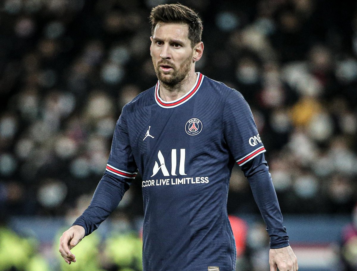 TheBallZoneX's tweet photo. Cristiano Ronaldo has finished above Messi 11 times in the Ballon D'or rankings 🐐

Messi has finished above 7 times https://t.co/6N1RTOj2jJ