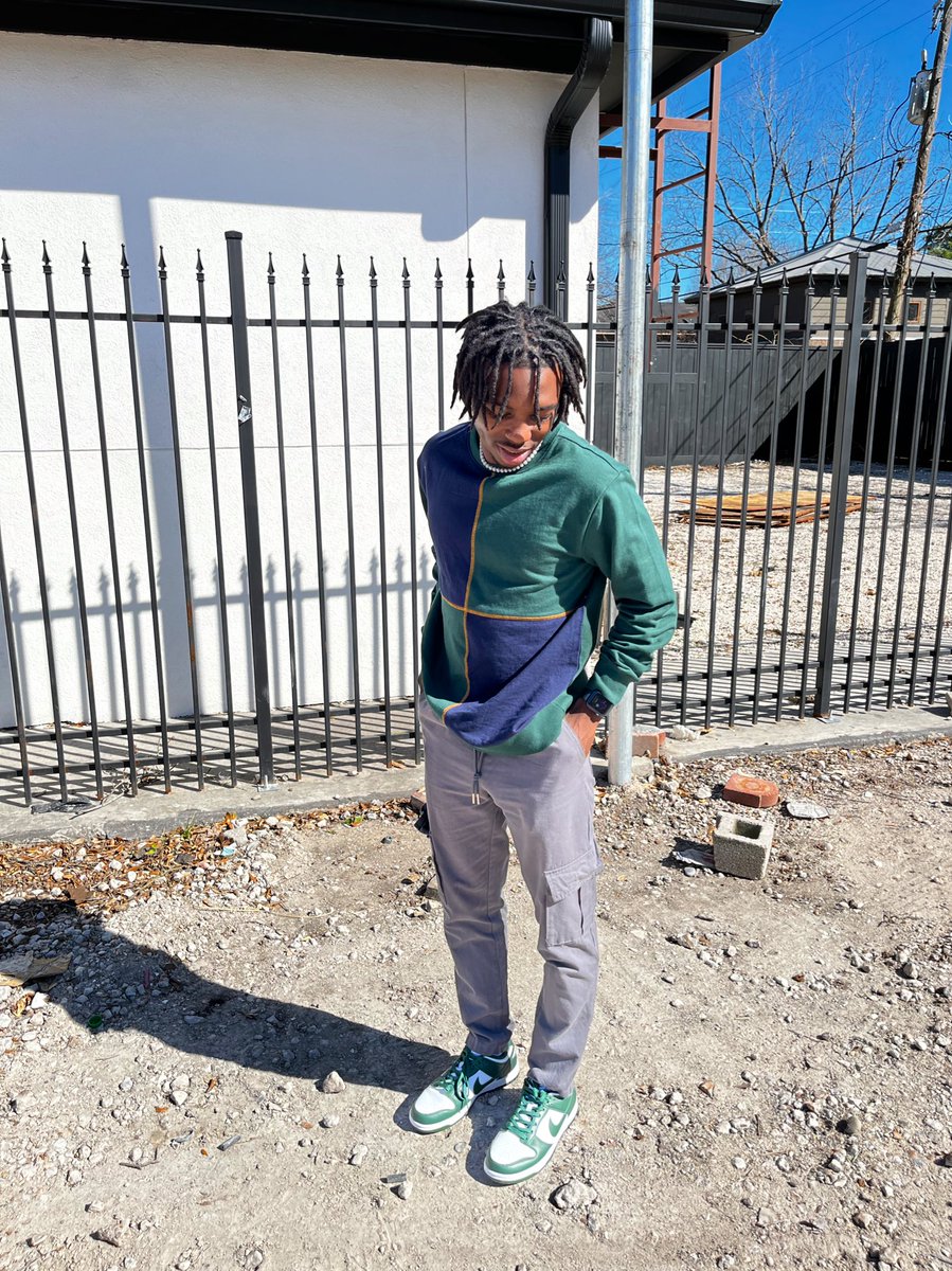 Glhollands3's tweet image. What’s happening? 🍀🚹🤴🏾 #senioryear