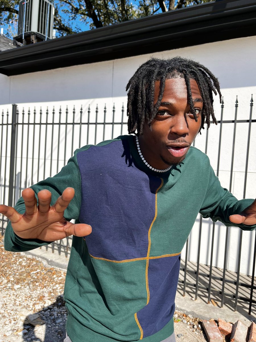 Glhollands3's tweet image. What’s happening? 🍀🚹🤴🏾 #senioryear