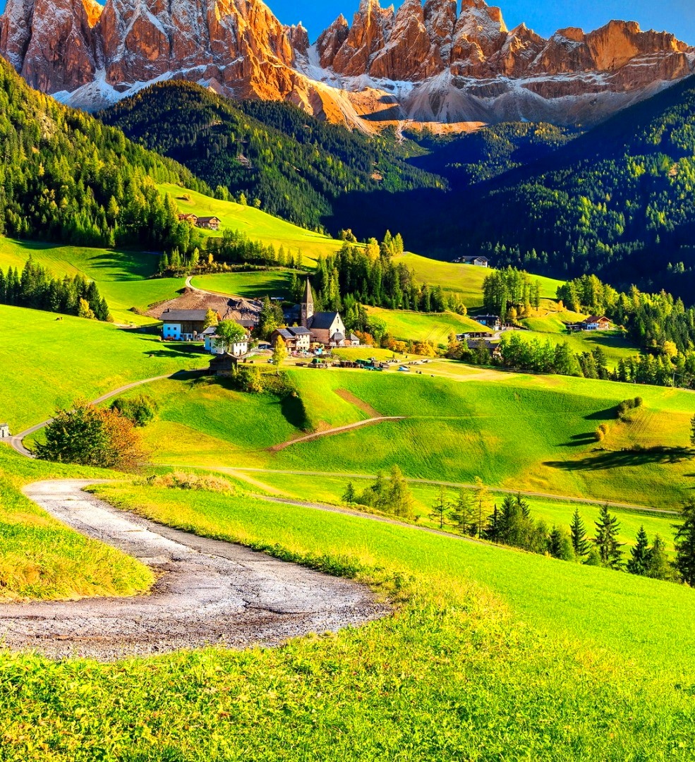 Beautiful spring landscape at Dolomite Alps  🇮🇹