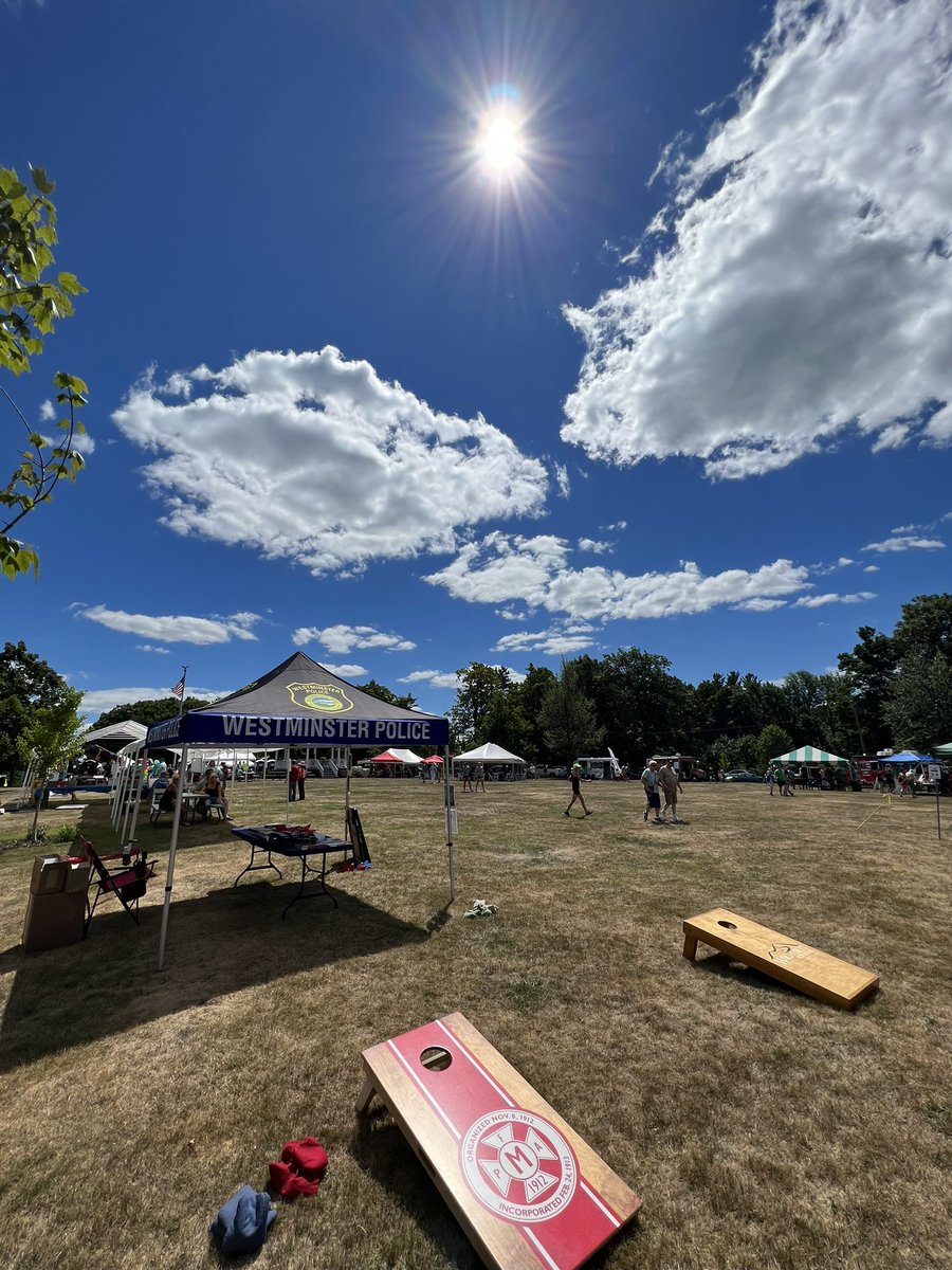 WestminsterPDMA's tweet photo. Good afternoon Westminster!!  If you are looking for something to do today please stop up on Academy Hill for Neighbors Helping Neighbors - Westminster, MA …..it’s beautiful out!! ❤️😎 #westminsterMAPD https://t.co/iHAY145Sfv